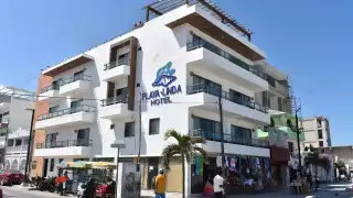 Según la Canaco local, más del 50 por ciento del total de las habitaciones disponibles en el puerto se comercializan a través de Internet.