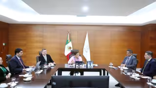 La titular de la FGR encabezó el nombramiento de los nuevos funcionarios.