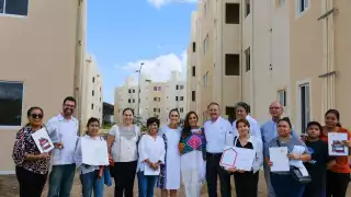 Claudia Sheinbaum y la gobernadora Mara Lezama entregaron las primeras 225 casas del programa Viviendas para el Bienestar en Playa del Carmen.