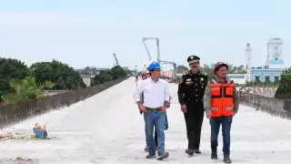 El Gobernador del Estado supervisa el desarrollo de la carretera elevada que se construye en Progreso