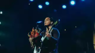 En medio de la polémica familiar que vive, Christian Nodal fue dado de alta del hospital