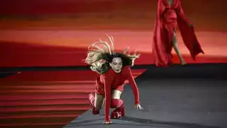 Revelan video de Belinda llorando por caída en pasarela de moda