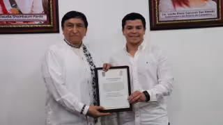 Fabricio Pérez Mendoza recibe nombramiento en acto encabezado por Víctor Sarmiento