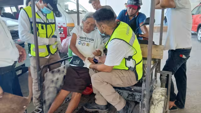 Mujer sufre golpe de calor en Escárcega: vecinos la auxilian y SAMU la estabiliza