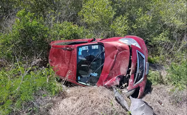 Aparatosa volcadura deja solo lesiones menores en Campeche