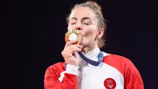 La croata ganó el oro y los señalamientos tras el actuar de su padre