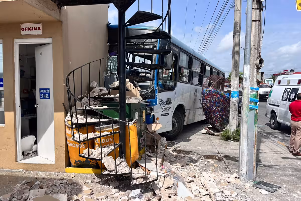 Choque de un camión en Cancún deja 10 lesionados - PorEsto