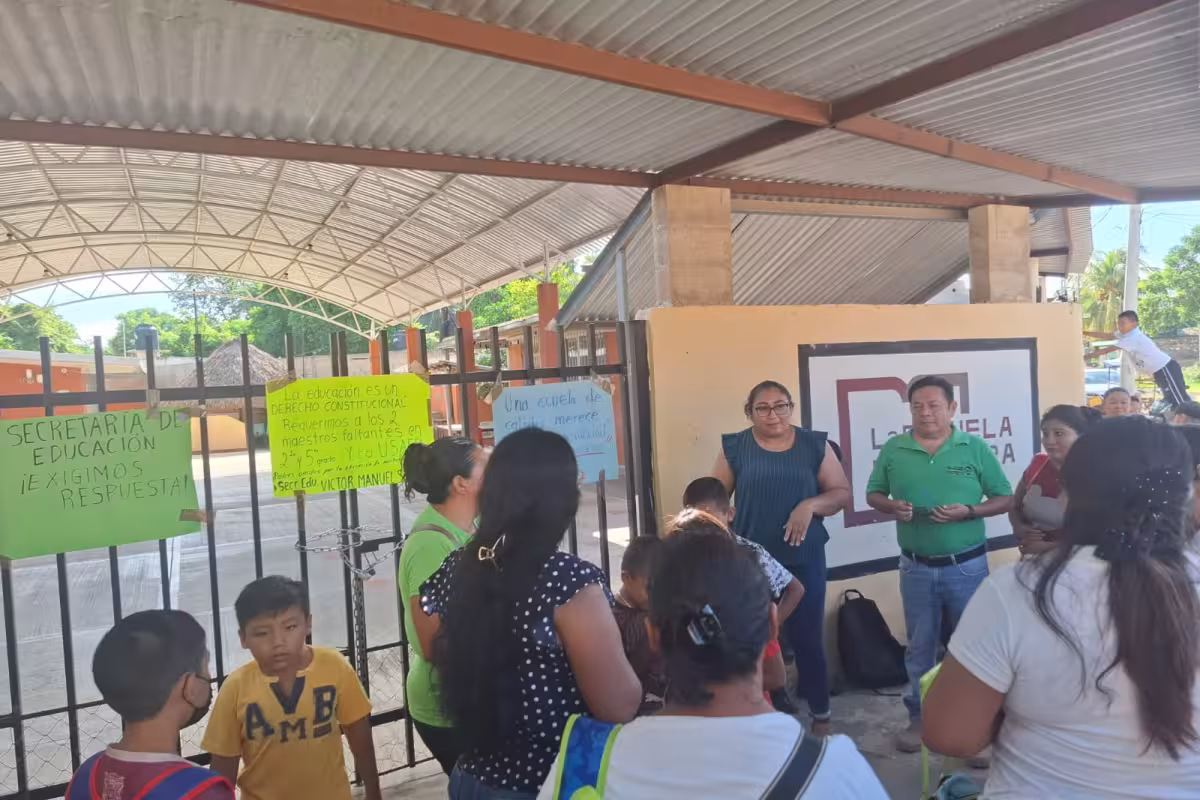 Protesta en Pomuch por falta de maestros en primaria Emiliano Zapata ...