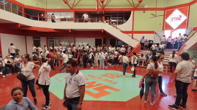 Maestros han tomado la sede del SNTE en Mérida