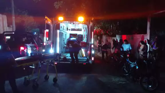 El hombre lesionado fue trasladado al IMSS El hombre lesionado fue trasladado al IMSS