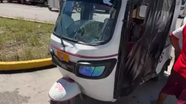 “Pochi" no respeta su alto y causa accidente con motociclista en Playa del Carmen