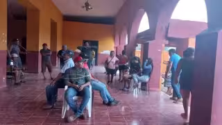 Pobladores de Iturbide retienen y amarran a tres empleados municipales de Hopelchén