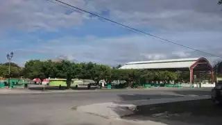 Mototaxista planea a compañera .