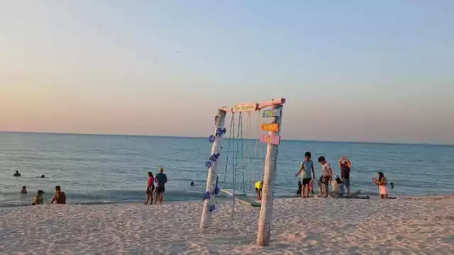 La erosión costera en Sabancuy avanza aceleradamente, afectando viviendas, infraestructura y la carretera federal.