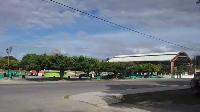 Mototaxista planea a compañera .