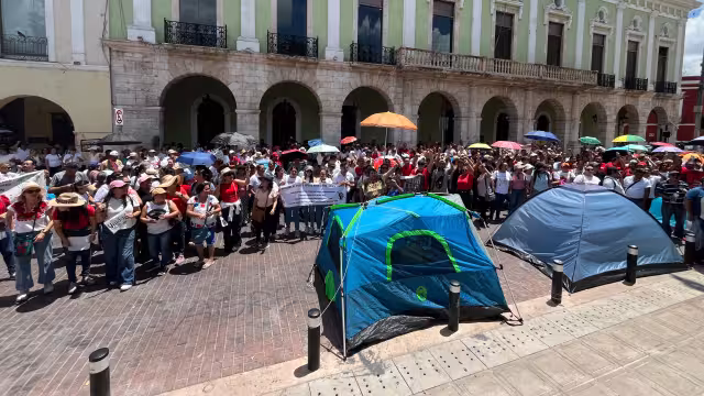Cientos de maestros mantuvieron su protesta en el Centro de Mérida