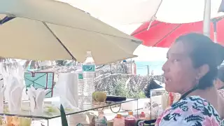 María llegó con su familia hace 30 años proveniente de Carrillo Puerto y desde entonces se ha dedicado a vender en la ciudad