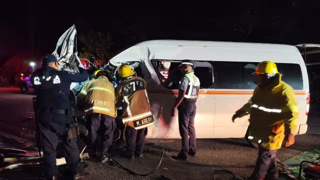 Accidente en Felipe Carrillo Puerto: Choque entre combi y vehículo pesado deja heridos