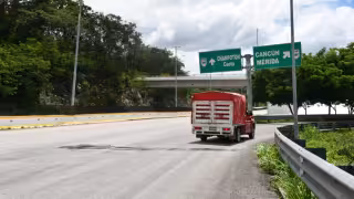 Gobierno de Campeche licita crédito millonario para obras carreteras
