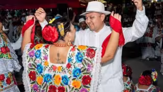 Con música y ternos, celebran tradicional vaquería en honor a San Francisco