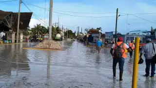 Suspenden suministro de agua potable en Holbox debido a daños causados por el huracán “Helene”