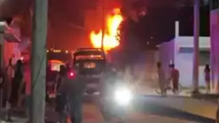 Se desconoce la causa que originó este incendio el cual se propagó por toda la propiedad.