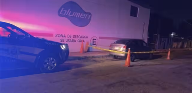 El auto fue localizado horas después tras el reporte de robo en Mérida
