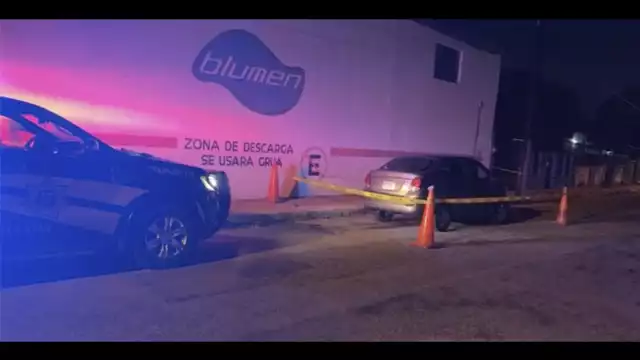 El auto fue localizado horas después tras el reporte de robo en Mérida