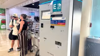 Clientes y operadores de transporte dijeron que es desesperante acudir a los módulos, debido al rechazo de billetes o monedas