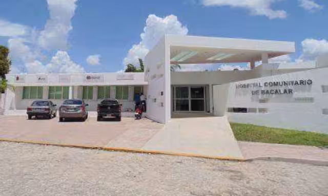 Personal de salud del Hospital Comunitario de Bacalar buscan difundir con los medios la situación provocada por la jefa del área de Recursos Humanos.