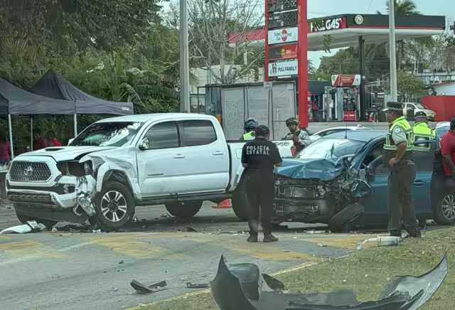 Fuerte accidente en avenida Libramiento Bacalar deja una persona herida