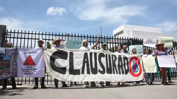 Protestan contra la dependencia por permitir proyectos, como las granjas, que dañan el manto acuífero Protestan contra la dependencia por permitir proyectos, como las granjas, que dañan el manto acuífero