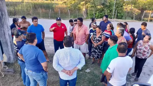 Pobladores de Atasta bloquearon el acceso al Centro de Proceso y Almacenamiento de Gas en protesta por la fuga de gas que ha estado afectando la zona desde el sábado