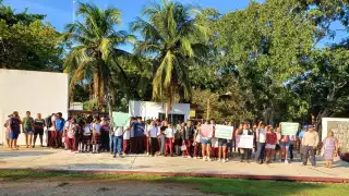 Padres de familia toman la Escuela Secundaria Técnica No. 29 y exigen presencia de la Segey