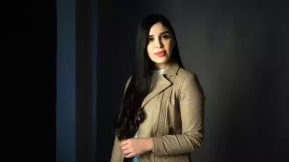 Emma Coronel se estrena como actriz en video musical de la abogada de 'El Chapo'