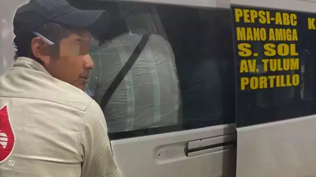 El conductor fue denunciado por redes sociales, donde se vio cuando cargaba la gasolina con el motor prendido