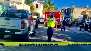 Elementos del Heroico Cuerpo de Bomberos llegaron al lugar para sofocar las llamas.