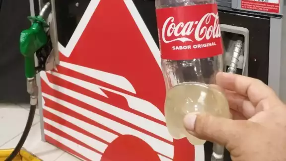 Los conductores se han quejado de la venta de gasolina con agua