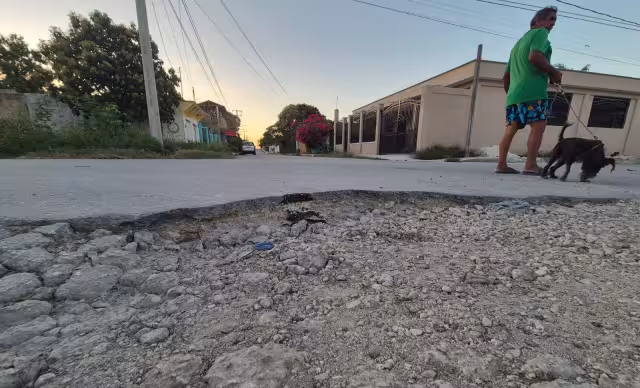 Baches y desniveles ponen en riesgo a conductores en Nueva Jerusalén y Arenal