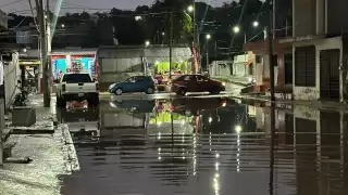Lluvias provocan inundaciones y tráfico lento en Campeche en pleno Día de Muertos