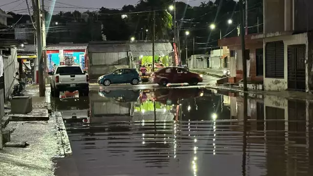 La tarde-noche de este viernes, las lluvias provocaron encharcamientos e inundaciones en Campeche