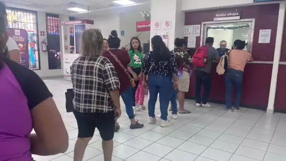 A unos del inicio del año, meridanos ya hacen filas para empeñar desde alhajas hasta aparatos electrónicos A unos del inicio del año, meridanos ya hacen filas para empeñar desde alhajas hasta aparatos electrónicos