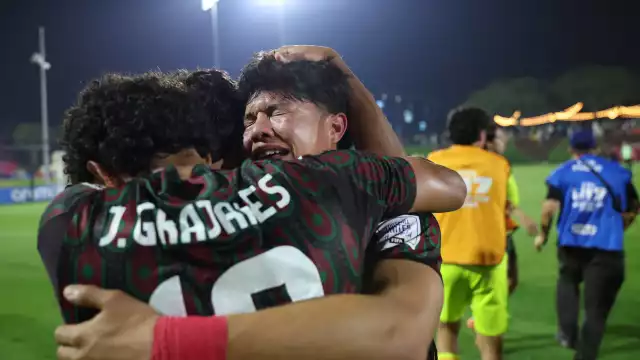 Los jugadores emocionados tras le épica victoria.
