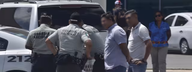 Un joven de 17 años fue descubierto por la Guardia Nacional ofreciendo transporte a los turistas