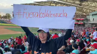 Seguidores de Tigres de Quintana Roo protestan en la CDMX;  "¡Fuera los Valenzuela!", gritaron 