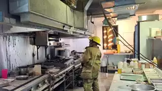 Los bomberos atendieron el llamado de emergencia en el lugar.