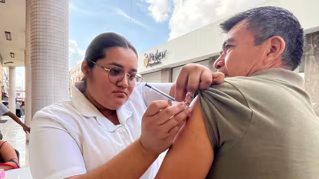 Personal de la clínica 56 del IMSS aplicará la vacuna contra la influenza este jueves 2 de enero y mañana viernes 3 de enero