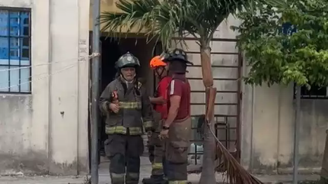Hombre sale vivo de milagro en medio de un incendio