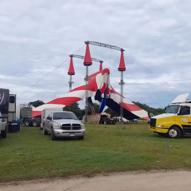 Los cirqueros prefirieron marcharse antes de que les vuelvan a sustraer sus pertenencias; mientras, perdieron varias presentaciones.