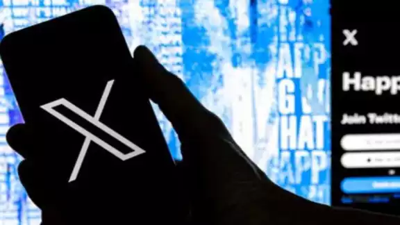 La empresa de privacidad Noyb acusó a la plataforma X por utilizar sin consentimiento los datos de 60 millones de usuarios europeos para entrenar su inteligencia artificial La empresa de privacidad Noyb acusó a la plataforma X por utilizar sin consentimiento los datos de 60 millones de usuarios europeos para entrenar su inteligencia artificial